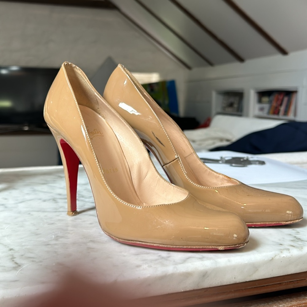 Christian Louboutin Nude with Red Bottom Heels - Picture 4 of 6